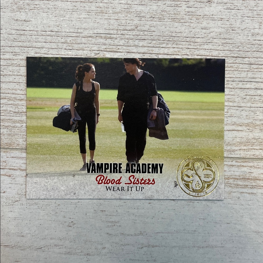 Vampire Academy Blood Sisters #32 Trading Card Gold Premiere Stamp